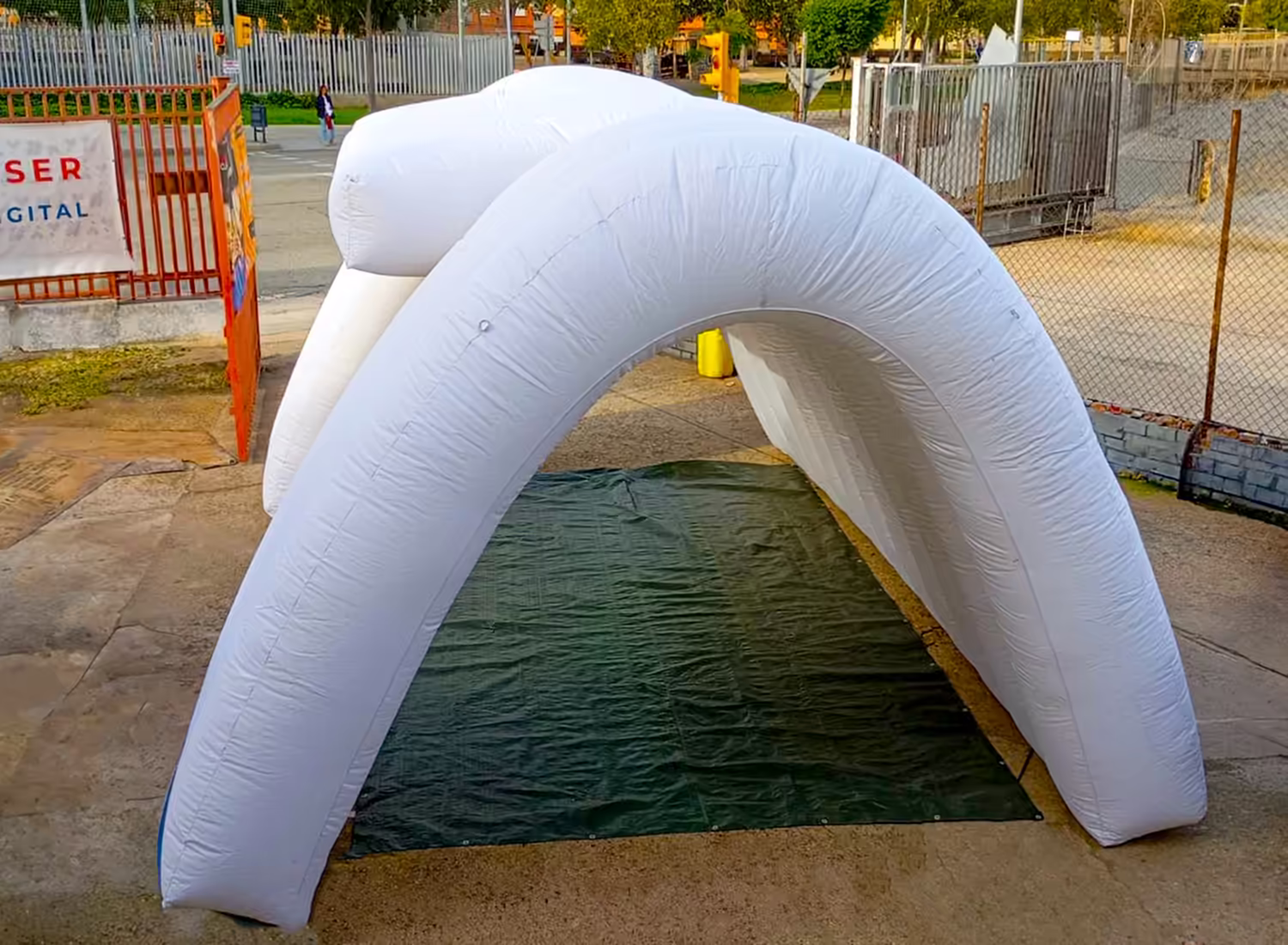 Carpa blanca inflable · Inflables Barcelona