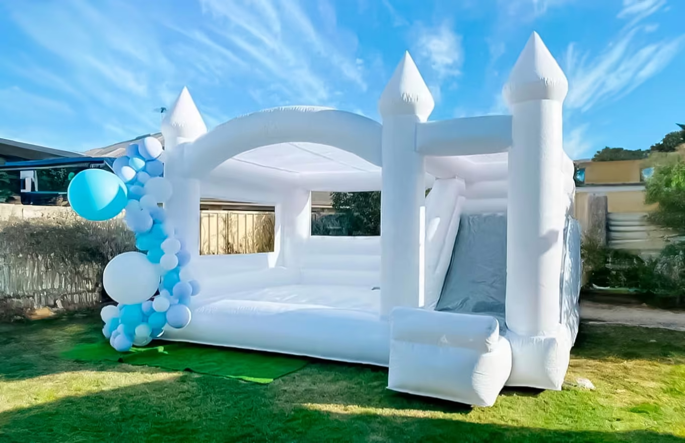 Inflable Blanc amb Tobogan · Inflables Barcelona