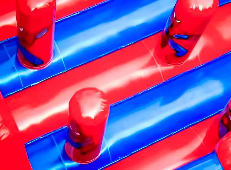 Inflable amb obstacles Spiderman Barcelona · Inflables Barcelona