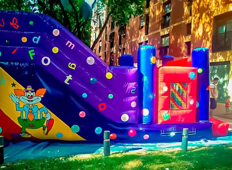 Multitobogan Circus · Inflables Barcelona